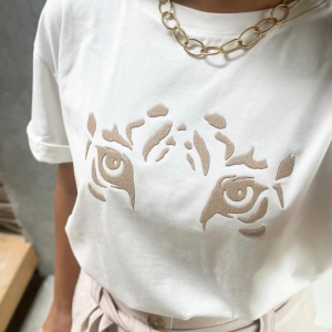 Camiseta Básica en Rib Premium - Colección Graphic Tiger